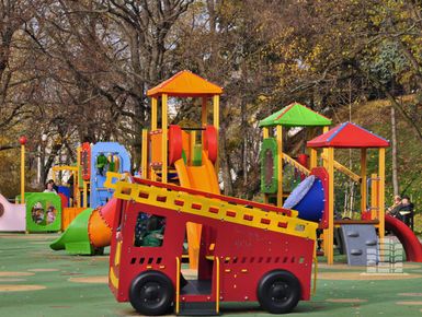 Игре все возрасты покорны: детские площадки в новостройках Петербурга как центры притяжения 