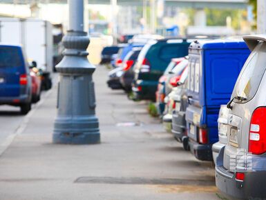 Жителям Петербурга разрешили оформлять по два парковочных разрешения