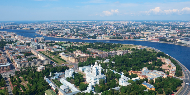 Если квартиры в Петроградском районе Петербурга стоят в среднем 110 тысяч рублей за кв. метр, то в ЦАО Москвы недвижимость продают по 230 тысяч рублей за кв. метр