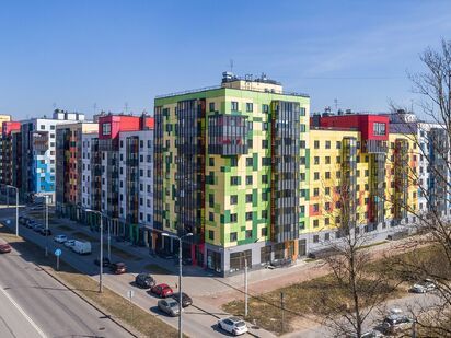 Каждое здание имеет собственную цветовую гамму, а вместе дома составляют единый облик жилого комплекса. ЖК «IQ Гатчина»|Новострой-СПб
