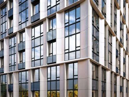 Комплекс апартаментов бизнес-класса, включающий три 12-этажных кирпично-монолитных секции. Комплекс апартаментов NEOPARK (Неопарк)|Новострой-СПб