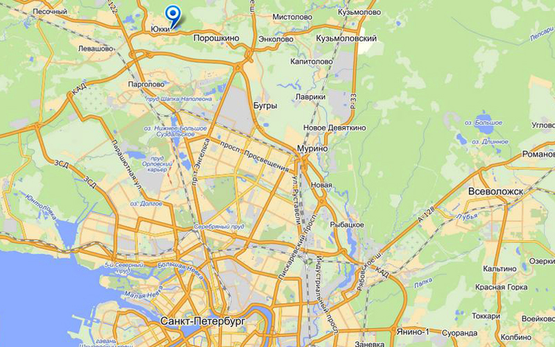 Поселок Юкки находится между Санкт-Петербургом и Ленинградской областью