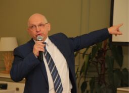 Игорь Маслов