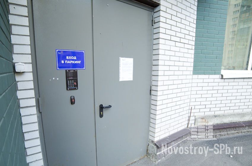 вход в паркинг